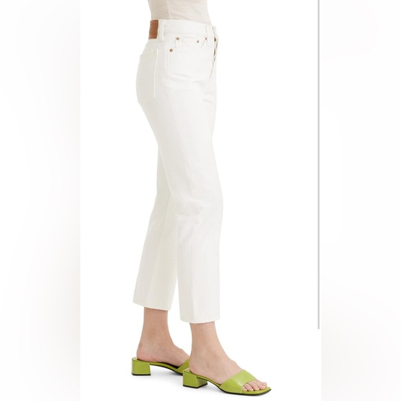 Levi’s Women’s Premium Wedgie Straight Jeans in White - Picture 2 of 13